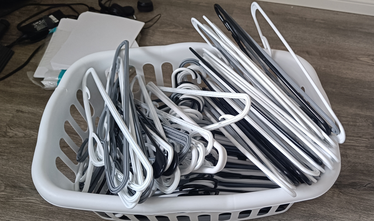 Bulk Plastic Clothes Hangers - photo 2