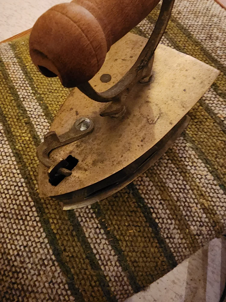 Antique Kian Kee & Co. Brass Sad Iron image indicator(3)