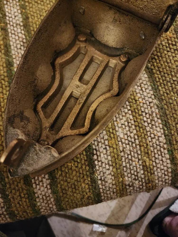 Antique Kian Kee & Co. Brass Sad Iron image indicator(4)