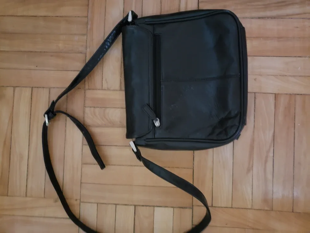Vera Black Leather Crossbody Bag image indicator(4)