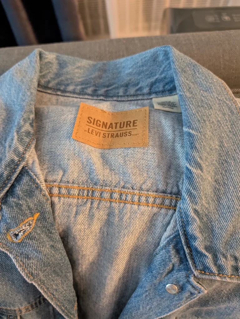 Levi's Signature Loose Trucker Denim Jacket image indicator(2)