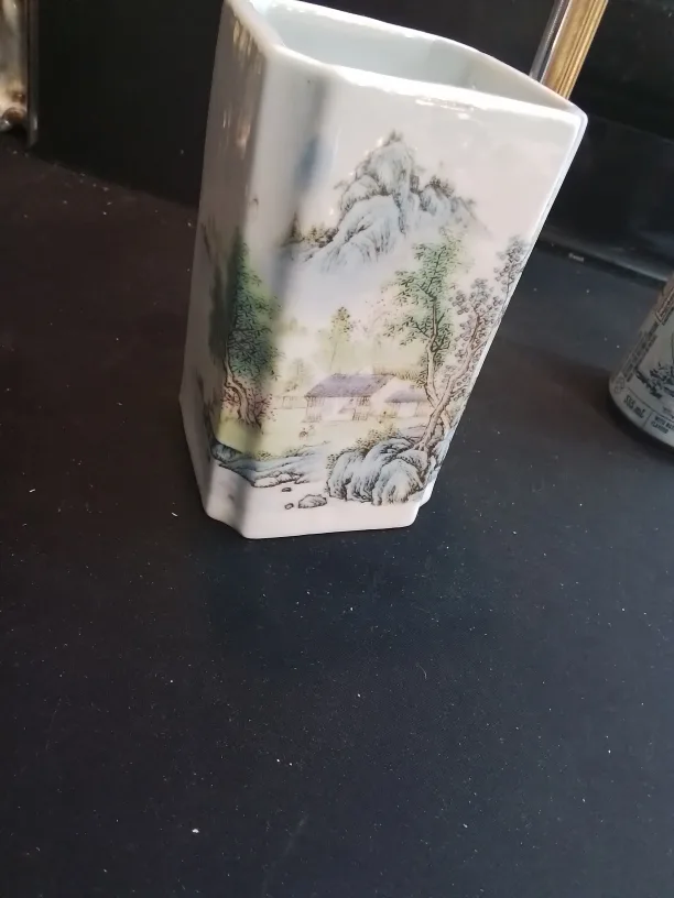 Chinese Famille Rose Porcelain Brush Pot with Mark image indicator(2)