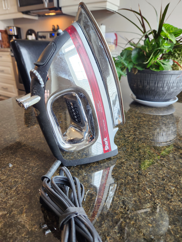 Shark Iron - Gently Used ❤️