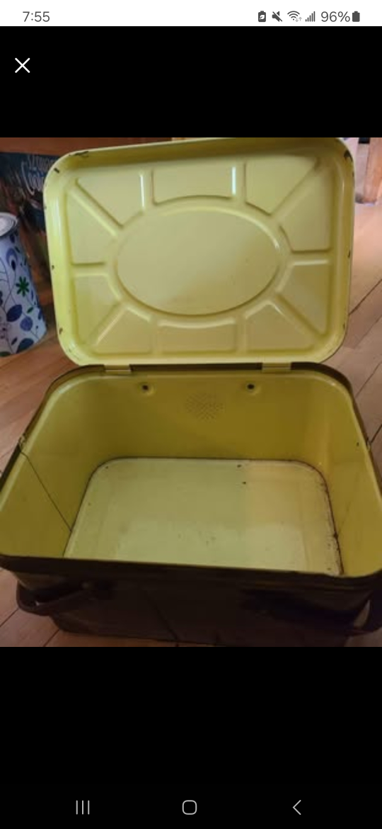 Vintage Metal Picnic Basket with Wooden Handles - photo 2
