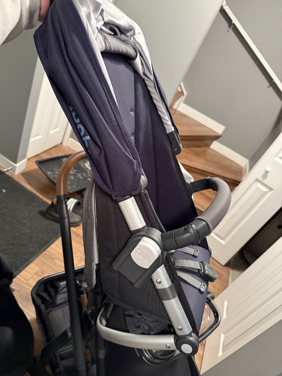 Uppababy Vista V2 Stroller with Bassinet and Accessories - photo 5