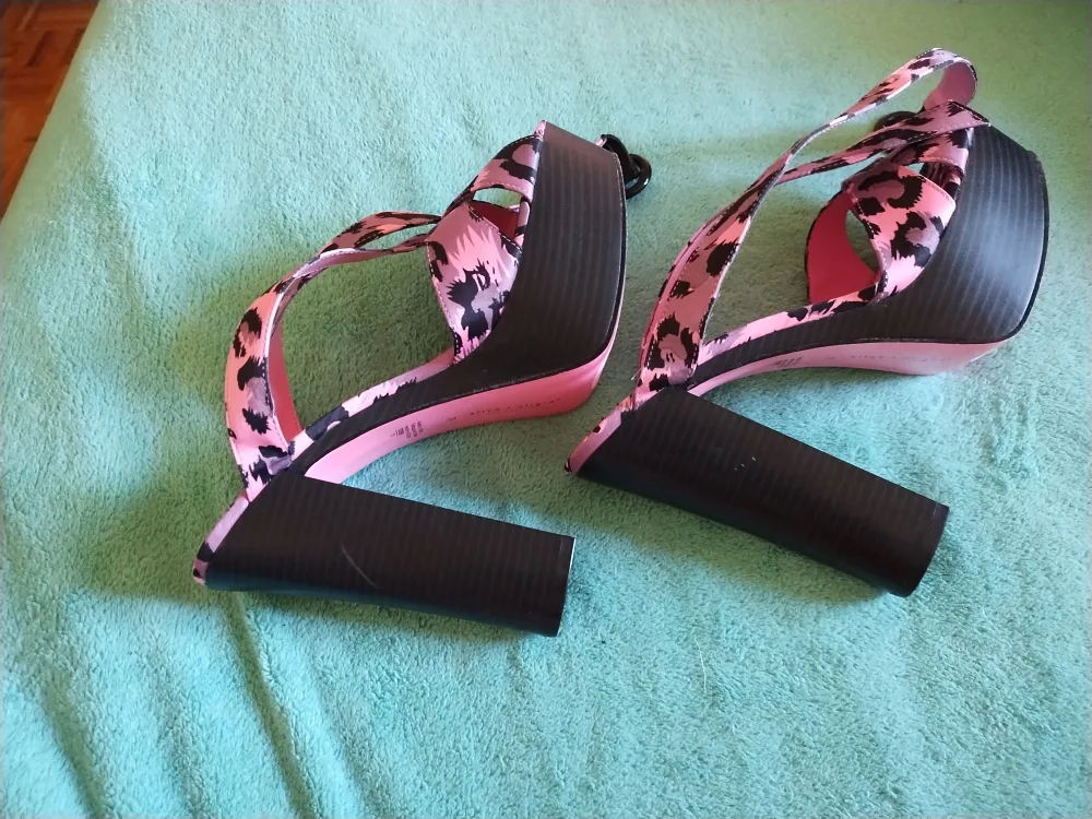 Pink Leopard Print Platform Heels image indicator(3)