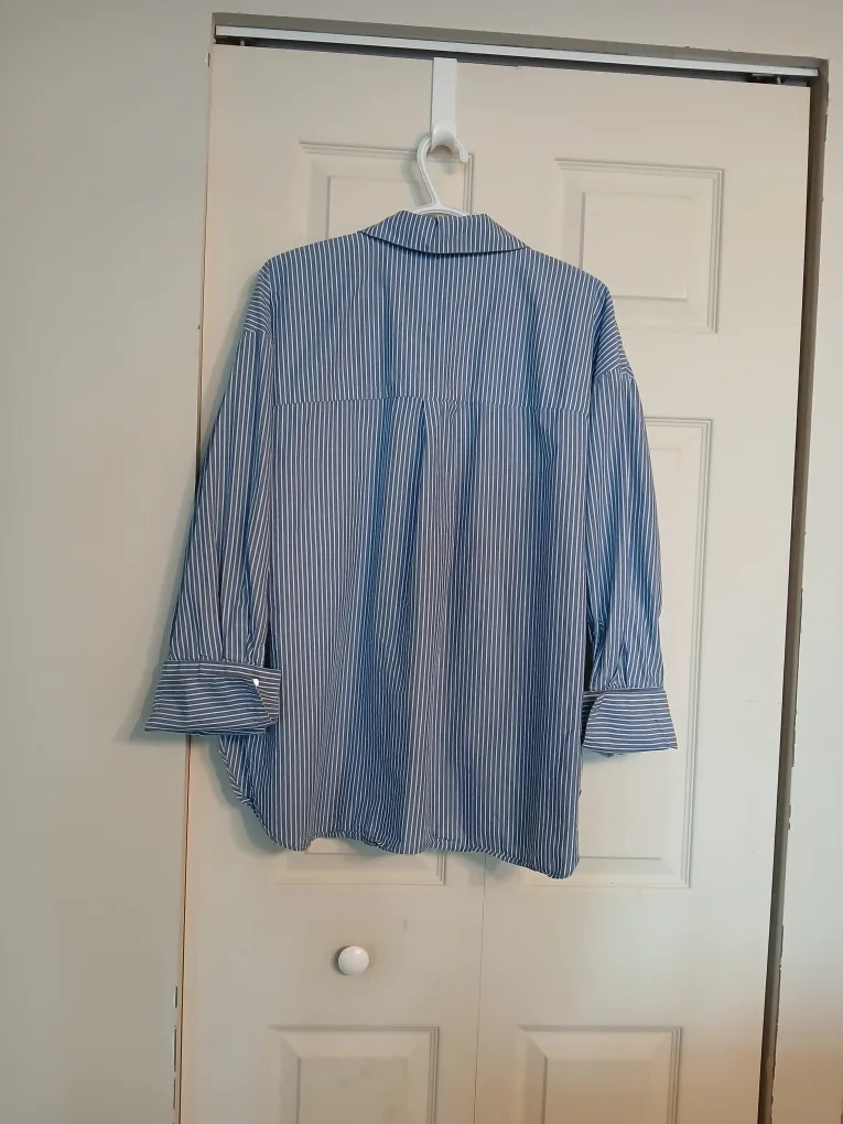 DKNY striped cotton blue and white button up, size large (L) image indicator(4)