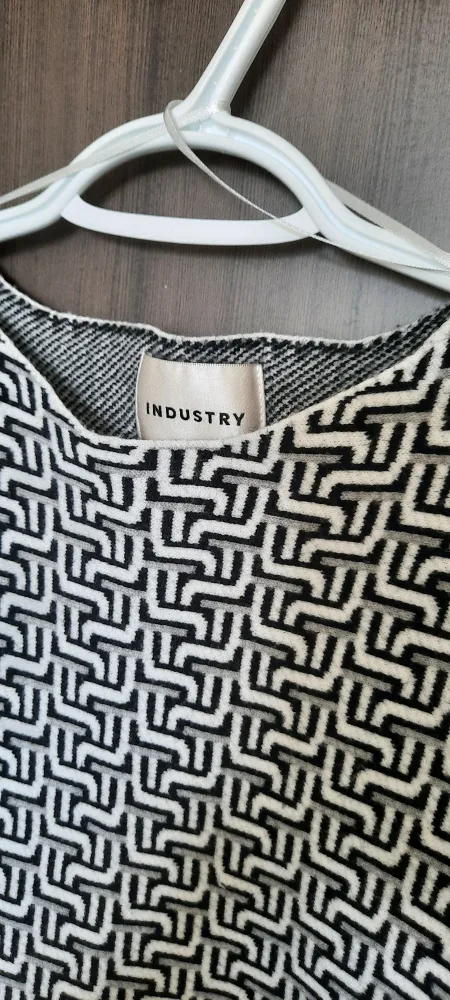 INDUSTRY Black and White Geometric Pattern Sweater image indicator(2)