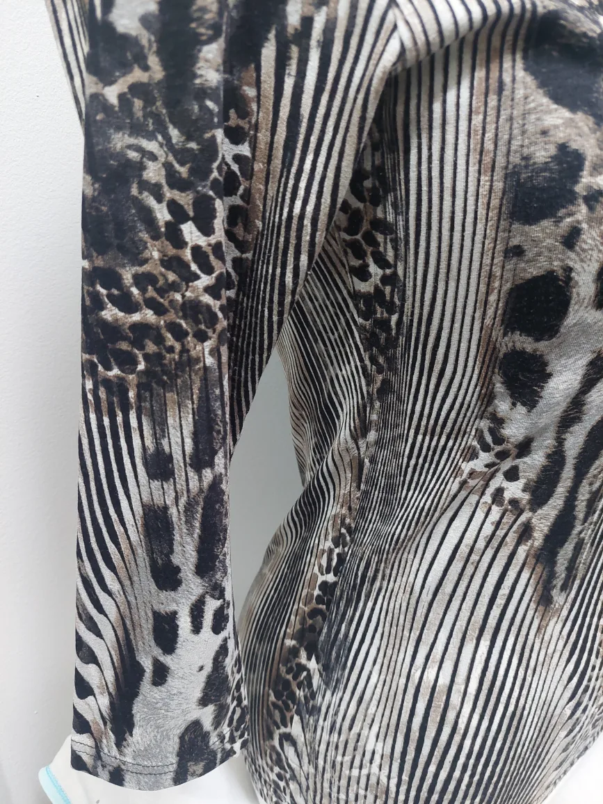 Women's Size Medium 3/4 Sleeve Top, Animal Print image indicator(3)