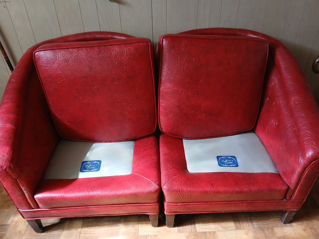 Vintage Red Barrel Chairs - photo 4