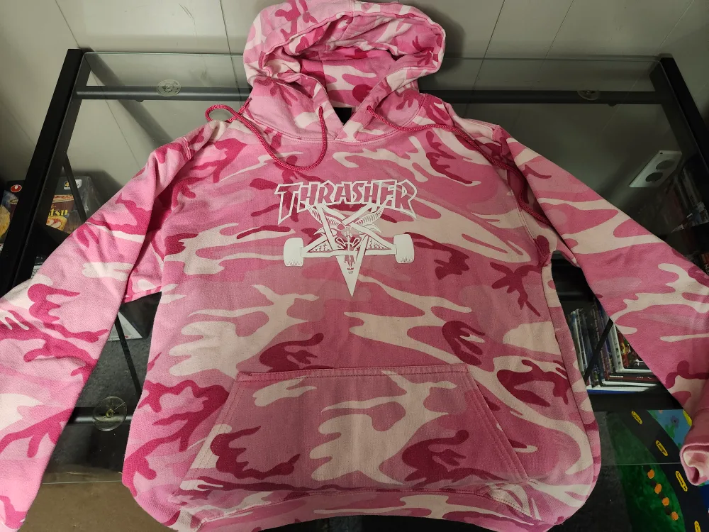 Authentic Pink Thrasher Camo Hoodie Size Small image indicator(6)