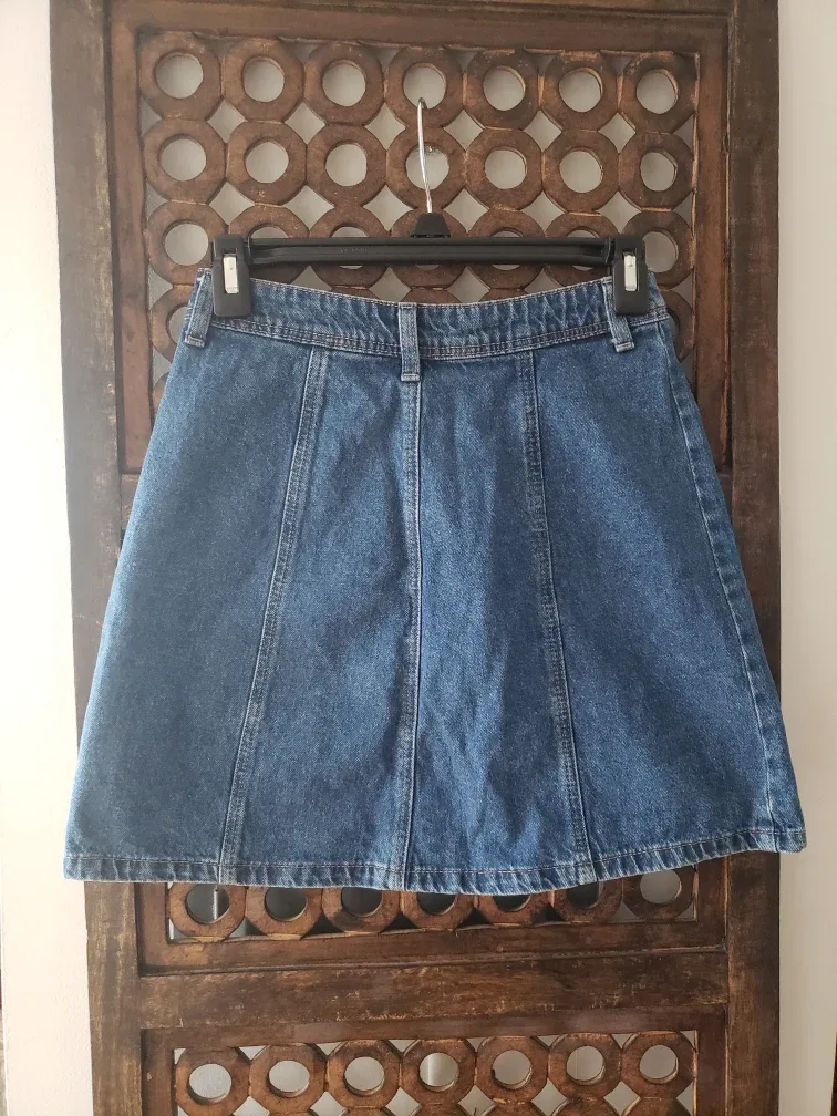 H&M Buttoned Denim Skirt image indicator(3)
