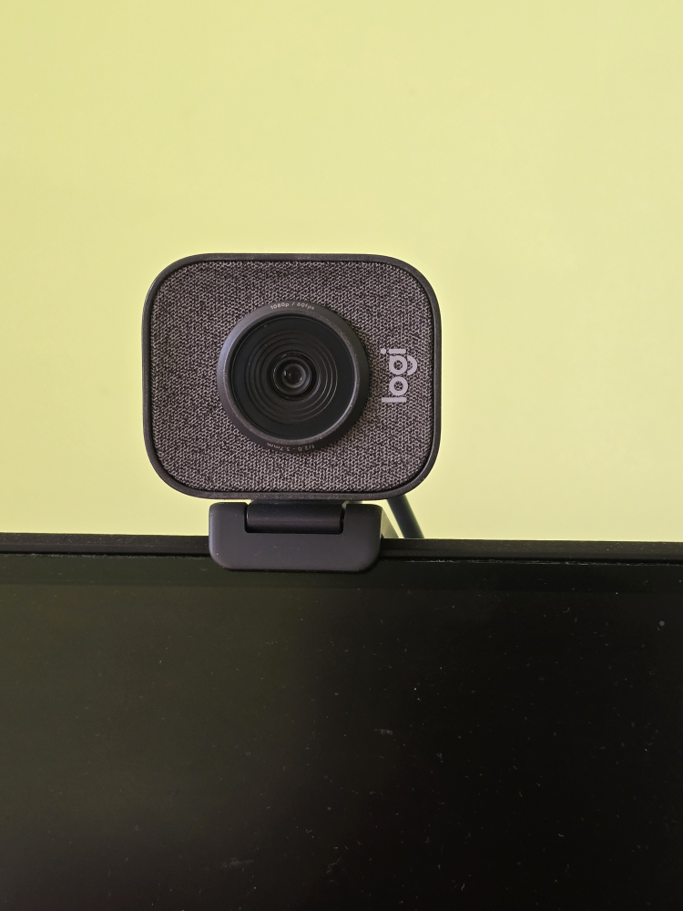 LogiTech Webcam - 1080p HD | Built-in Microphone