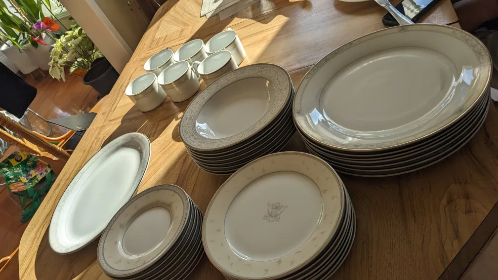 Mikasa Romance 42-Piece Dinnerware Set with Six Mugs image indicator(4)