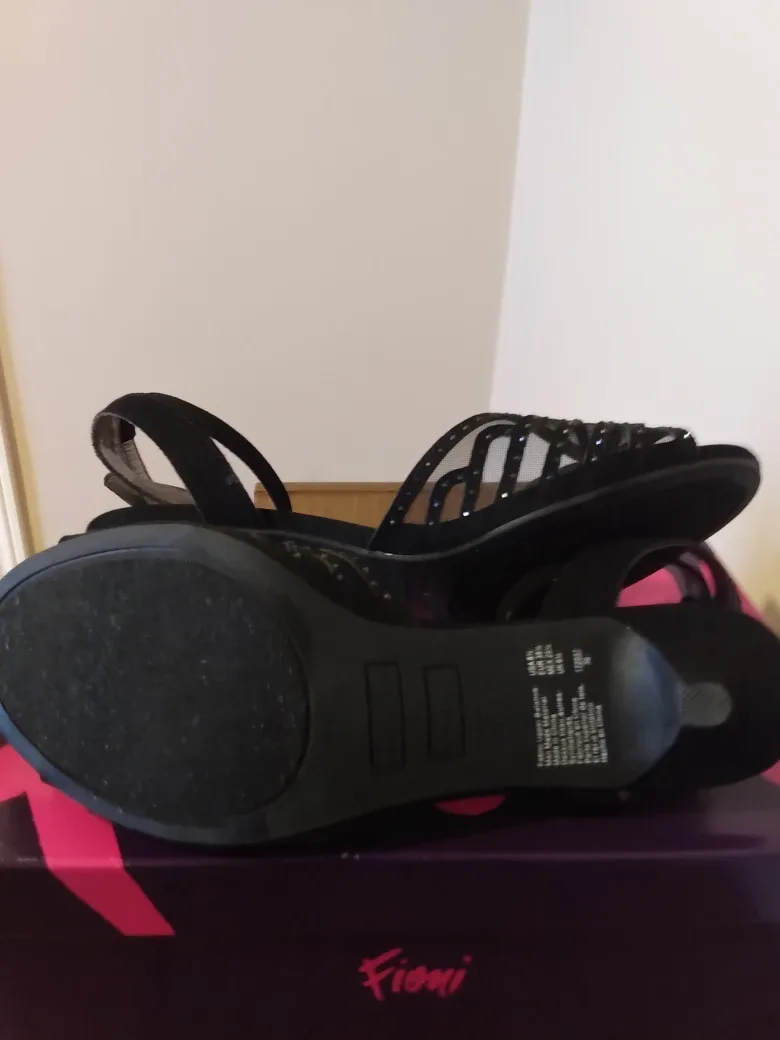 Beautiful Fioni Women's Black Ankle Strap Sandals Size 8 1/2 image indicator(4)