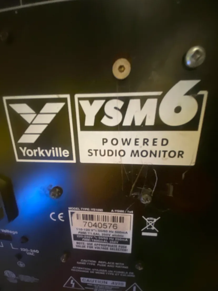 Yorkville YSM6 Powered Studio Monitors image indicator(6)