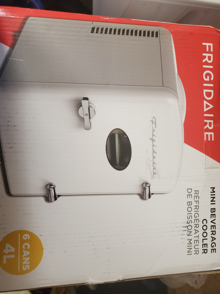 Frigidaire Mini Beverage Cooler - 4L, White