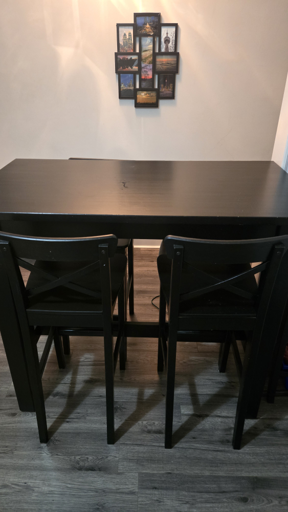 Bar Table Set with 3 chairs + 2 medium chairs