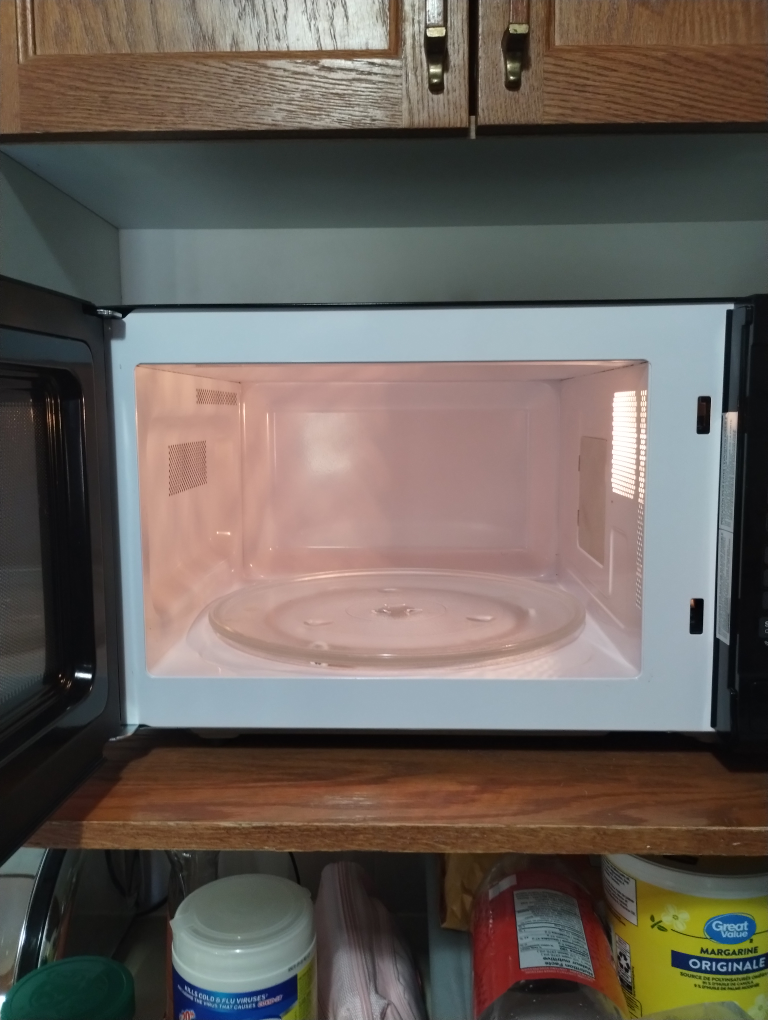 Hamilton Beach 0.7 cu. ft. Black Microwave - photo 3