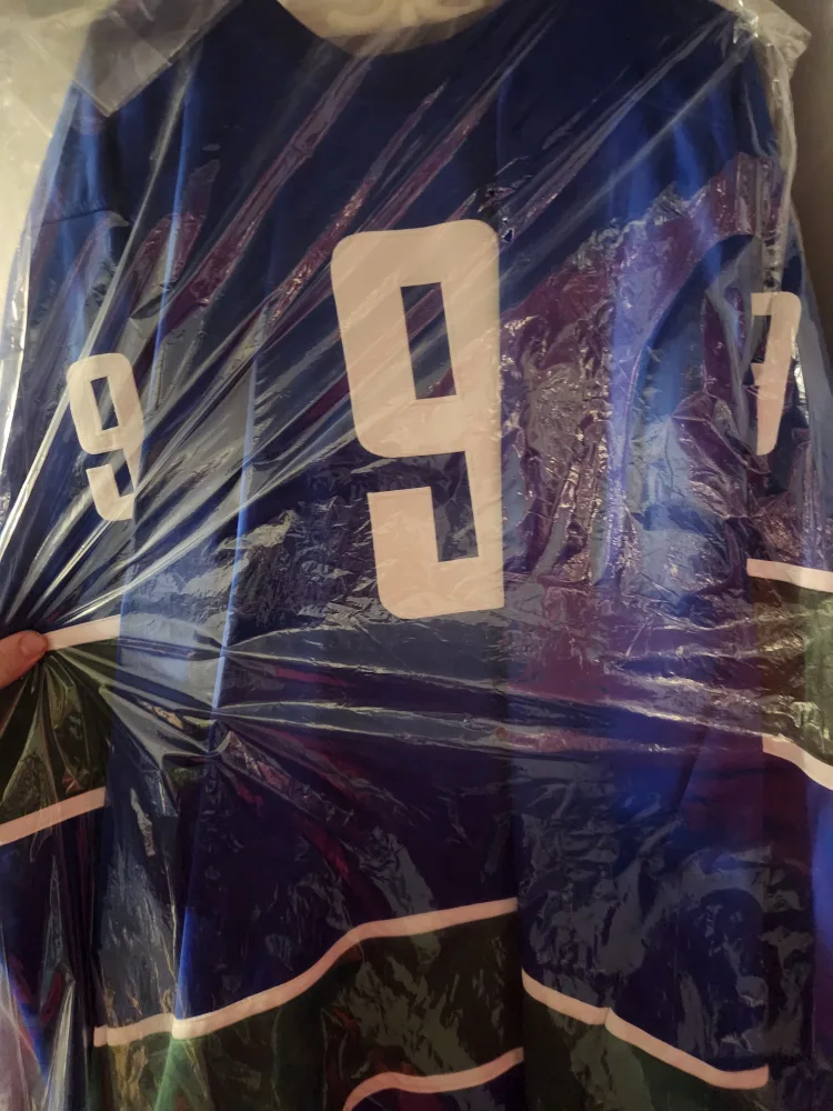 Autographed Vancouver Canucks Jersey - Leipsic #9 image indicator(2)