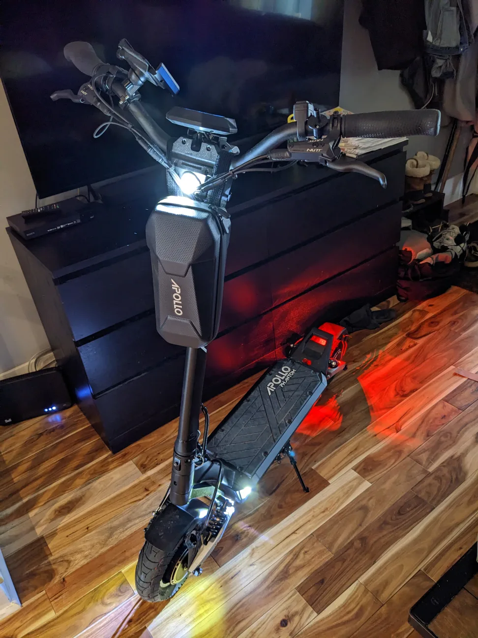 Apollo Phantom V2 Electric Scooter image indicator(5)