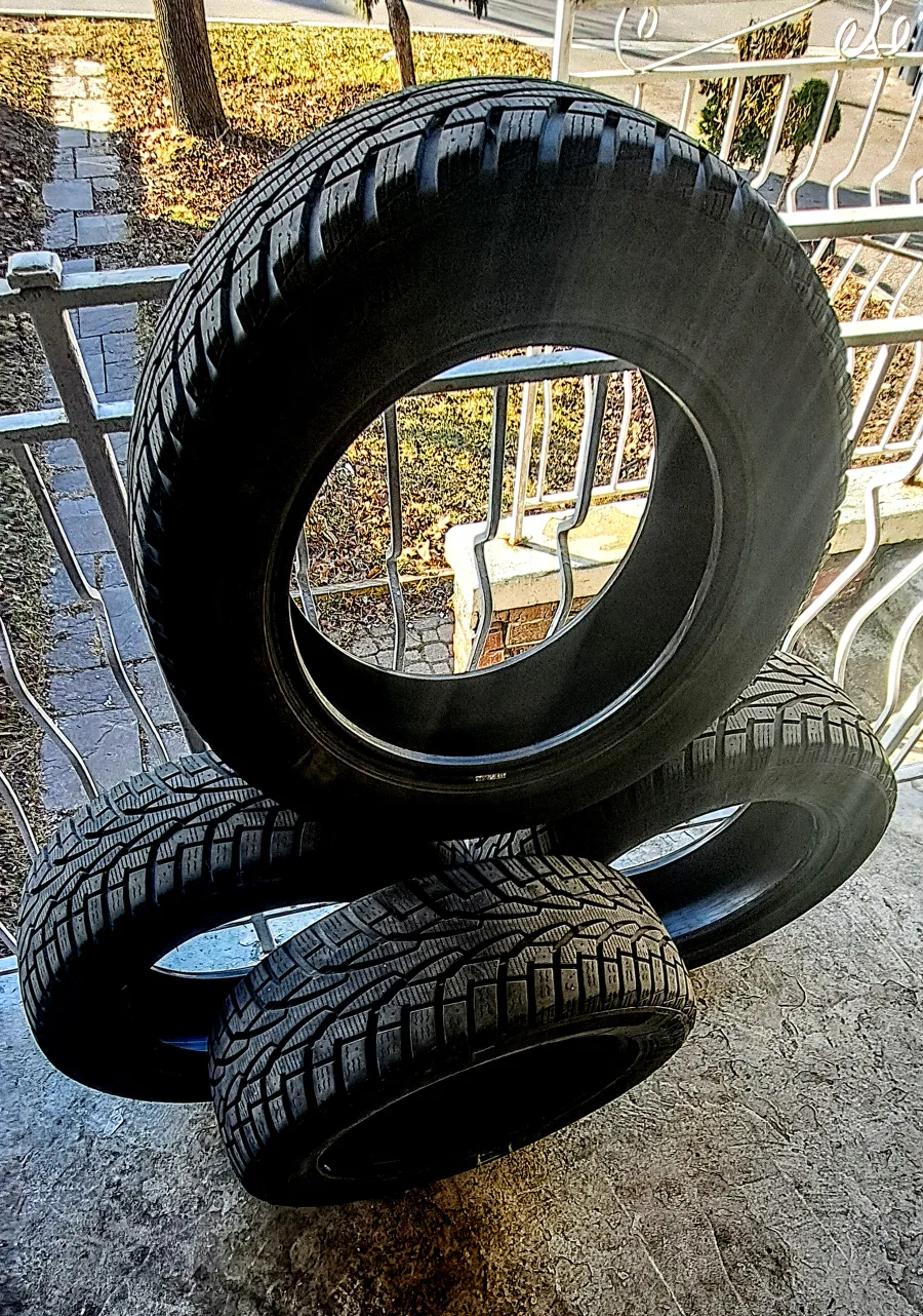 215/60/R16 95t - 4x UNIROYAL Tiger Paw Ice & Snow 3 Winter Tire image indicator(5)