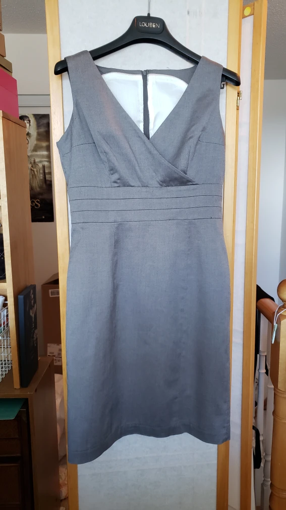 H&M dresses in 3 different colours - $5 each - photo 4