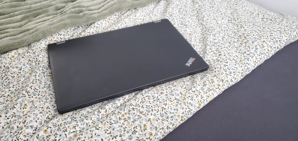Thinkpad P51 with docking station and 230w charger image indicator(2)