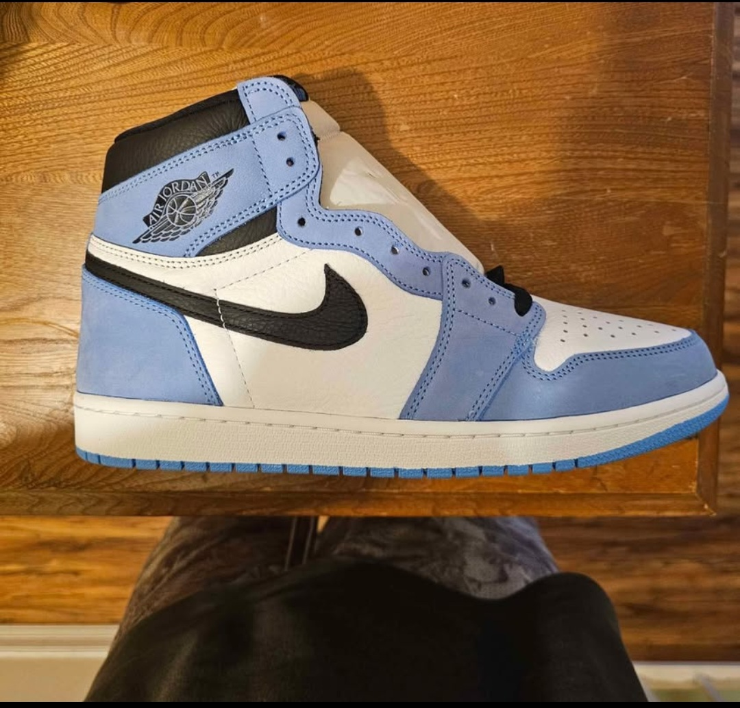 Nike Air Jordan 1 Retro High OG 'University Blue'