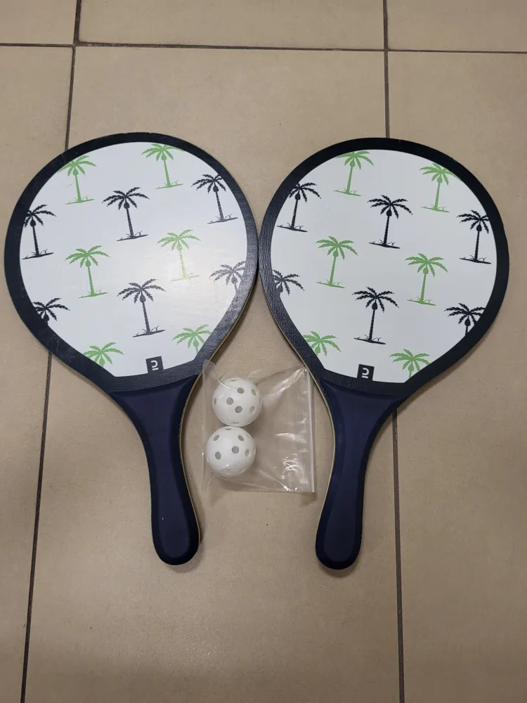 Decathlon Palm Tree Paddle Beach Ball Set with 2 balls image indicator(4)