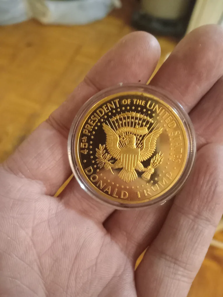 2017 goldplated Trump coin image indicator(2)