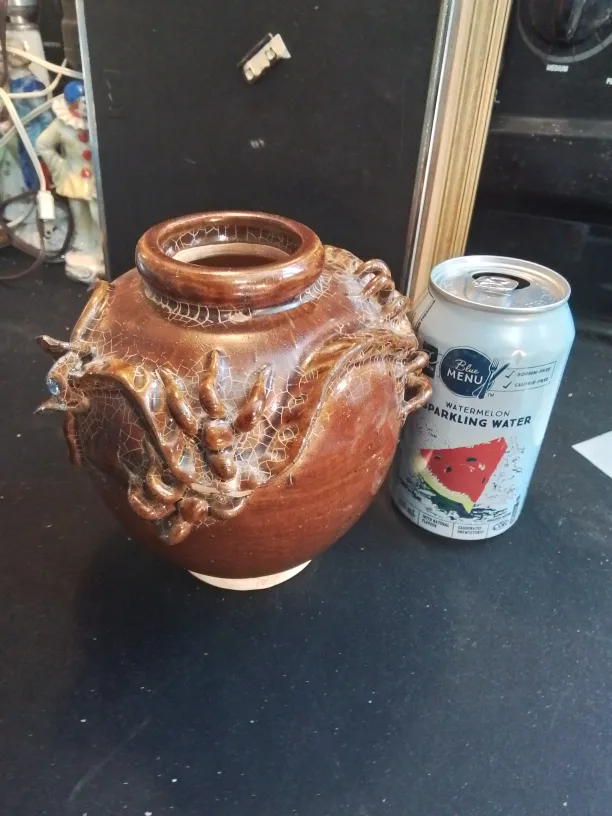 Chinese Brown Porcelain Dragon Vase image indicator(7)