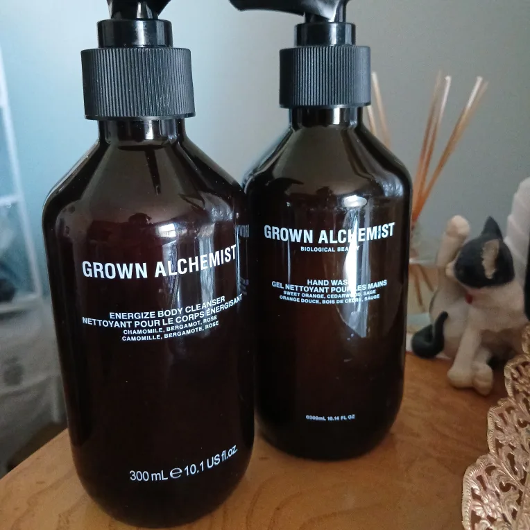 Grown Alchemist hand wash and body wash image indicator(2)