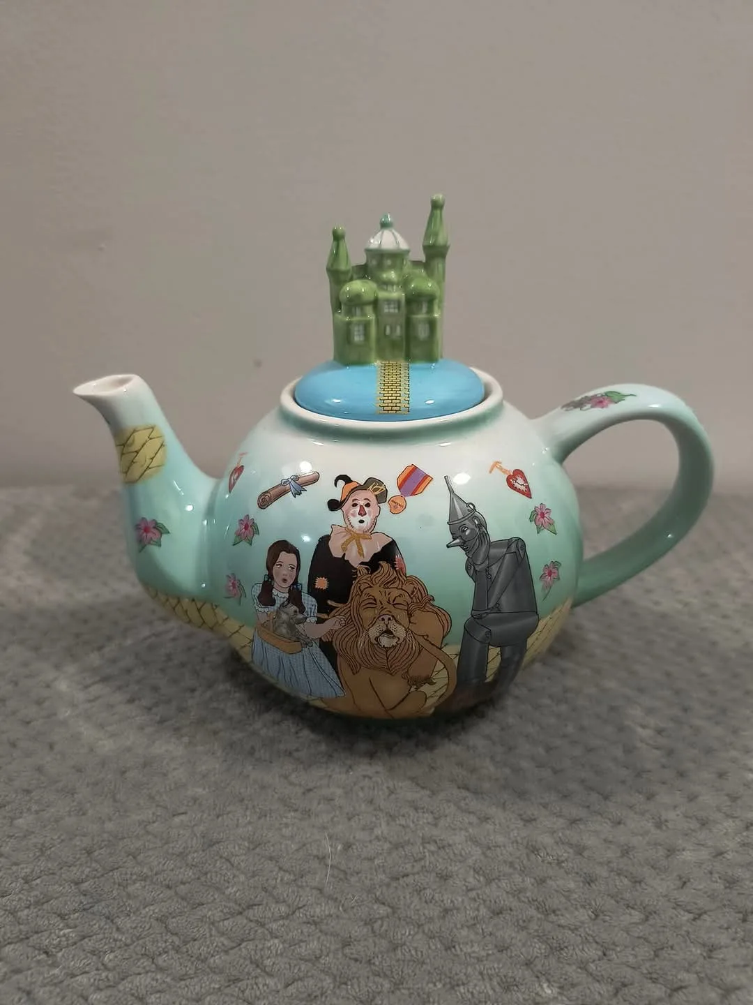 Wizard of Oz Collectible Teapot image indicator(2)