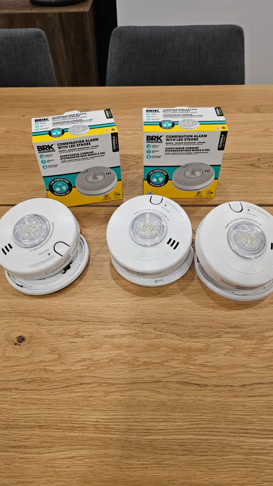 BRK Smoke carbon monoxide alarm with strobe thumbnail