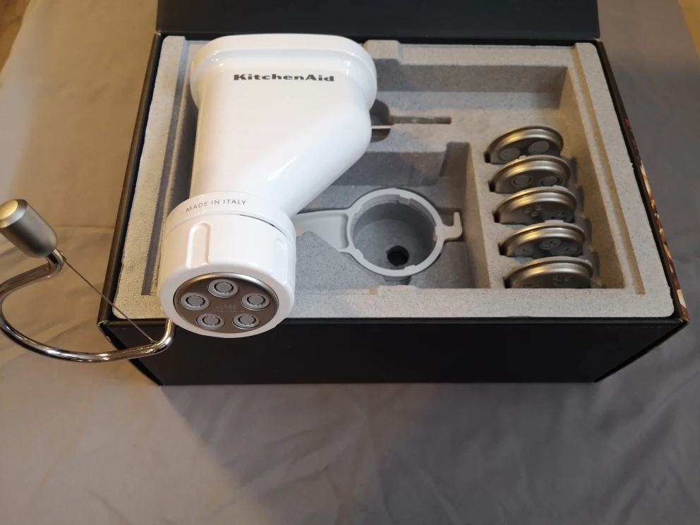 KitchenAid stand mixer pasta maker w/ 6 shapes - photo 3
