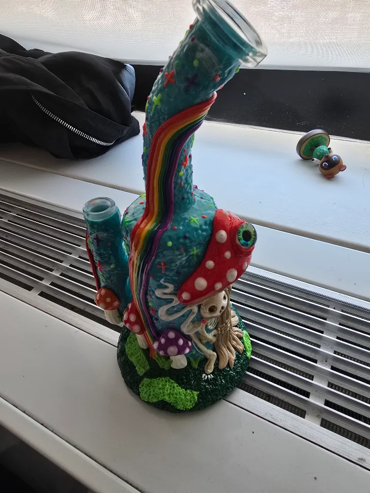 Hand-painted Psychedelic Mushroom Bong image indicator(3)