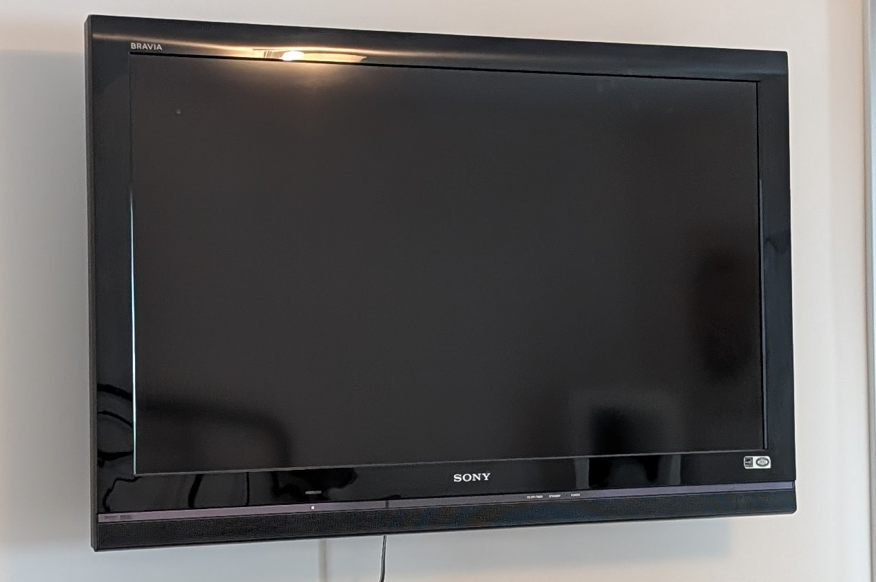 Sony Bravia 40" LCD TV and Wall Mount