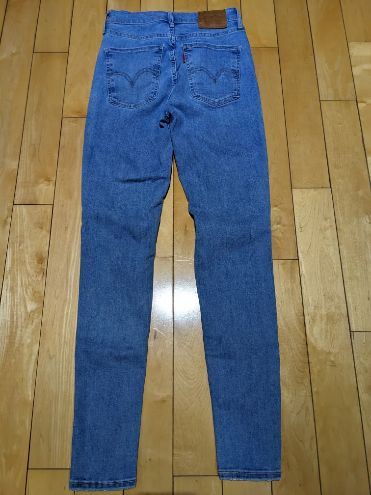 Levi's 721 High-Rise Skinny Jeans - Size 27 image indicator(3)