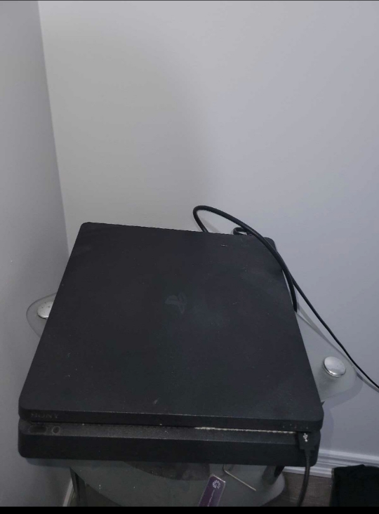 Playstation 4 slim
