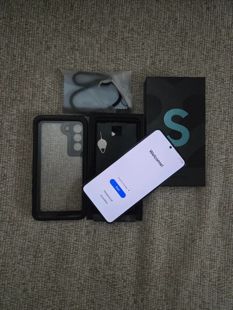 Samsung Galaxy S22 - 5G  Like New with the Box thumbnail