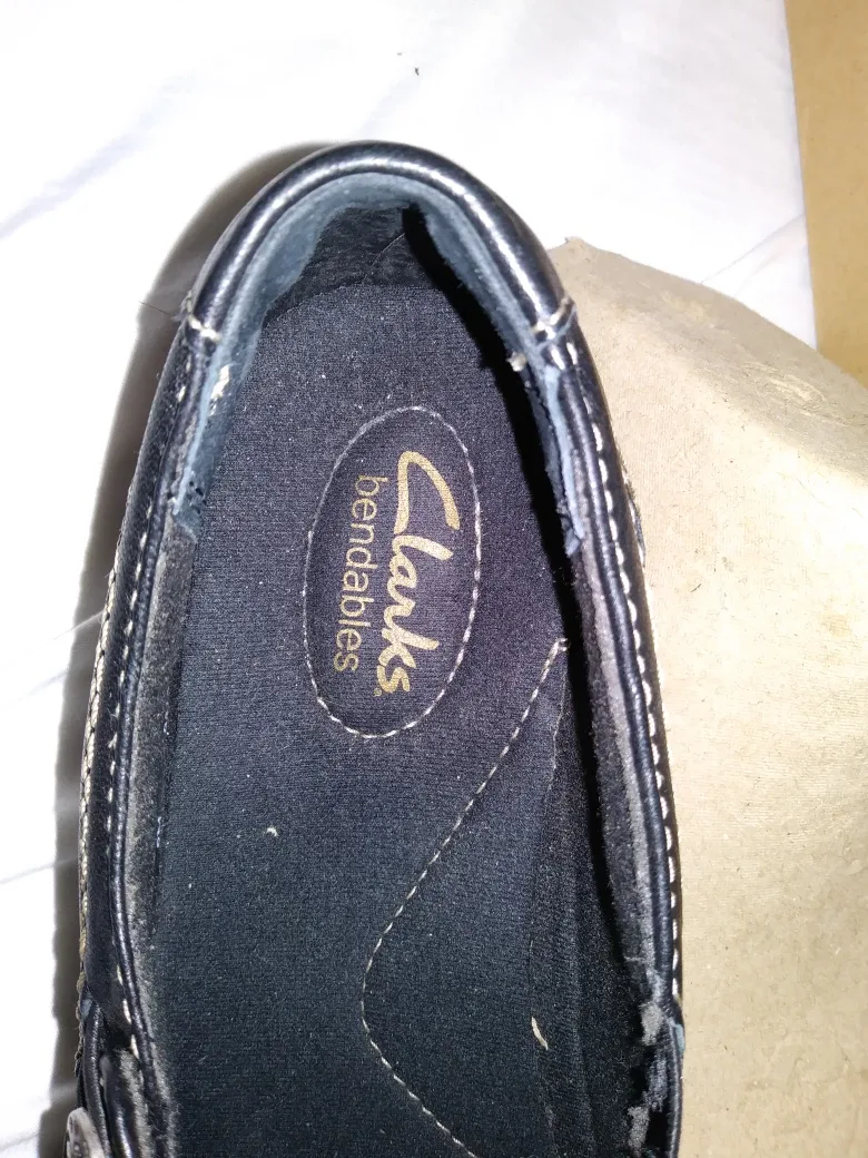New Clarks Women's Black Leather Bendables Slip-on Shoes image indicator(4)