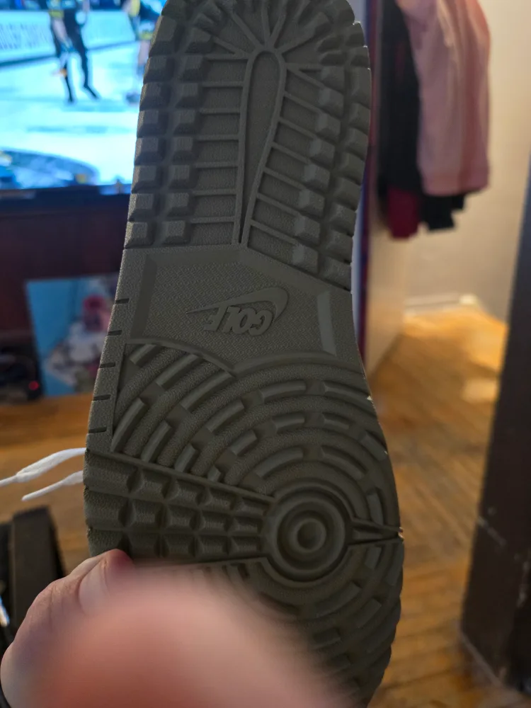 Travis Scott x Nike Air Trainer 1 image indicator(4)