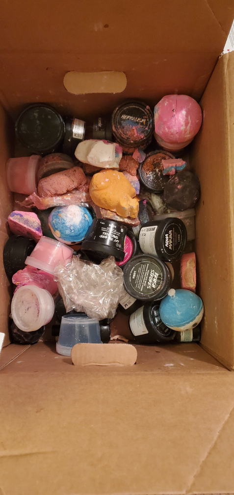 Lush Bath Bomb and Cosmetic Bundle - photo 2