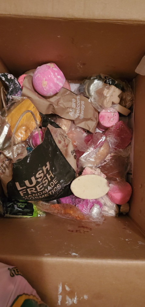 Lush Bath Bomb and Cosmetic Bundle - photo 5