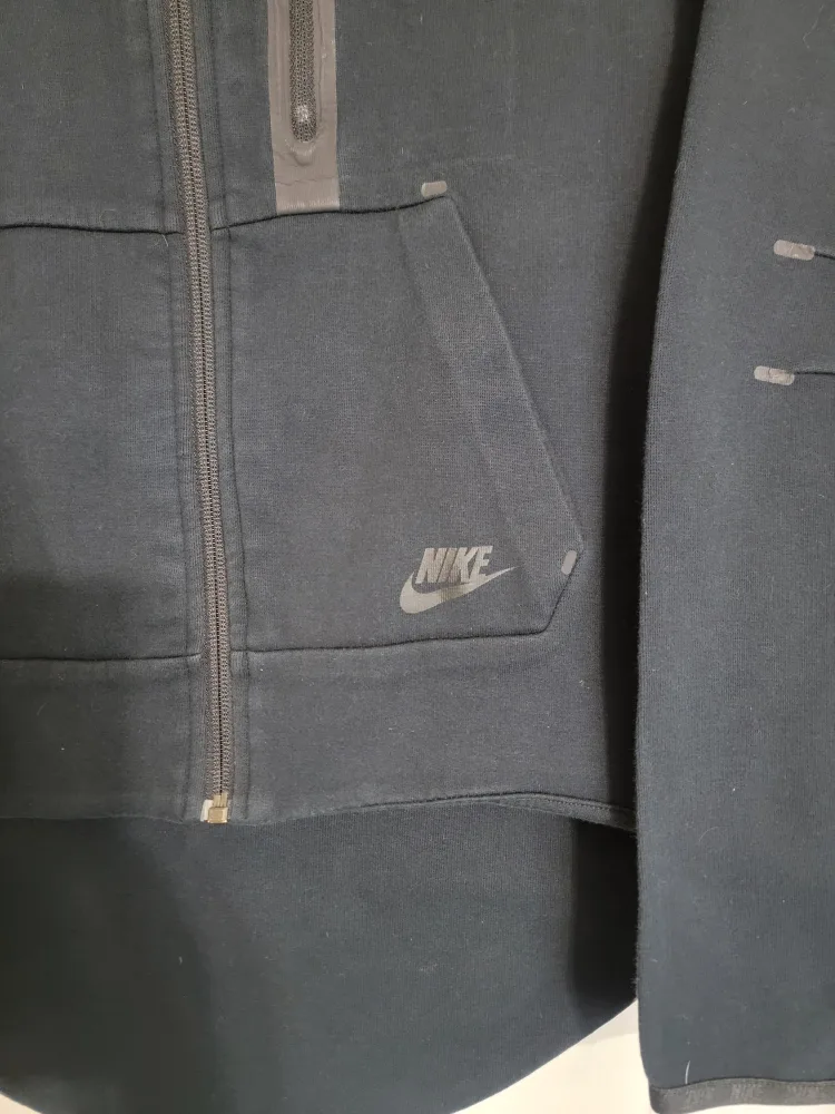 Nike Tech Fleece Zip-Up Jacket - Black image indicator(4)