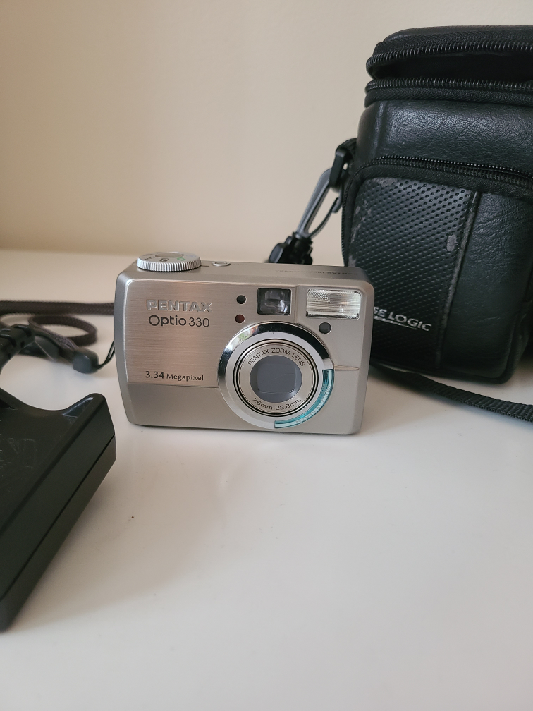 Pentax Optio 330 Digital Camera - w/ Case & Accessories