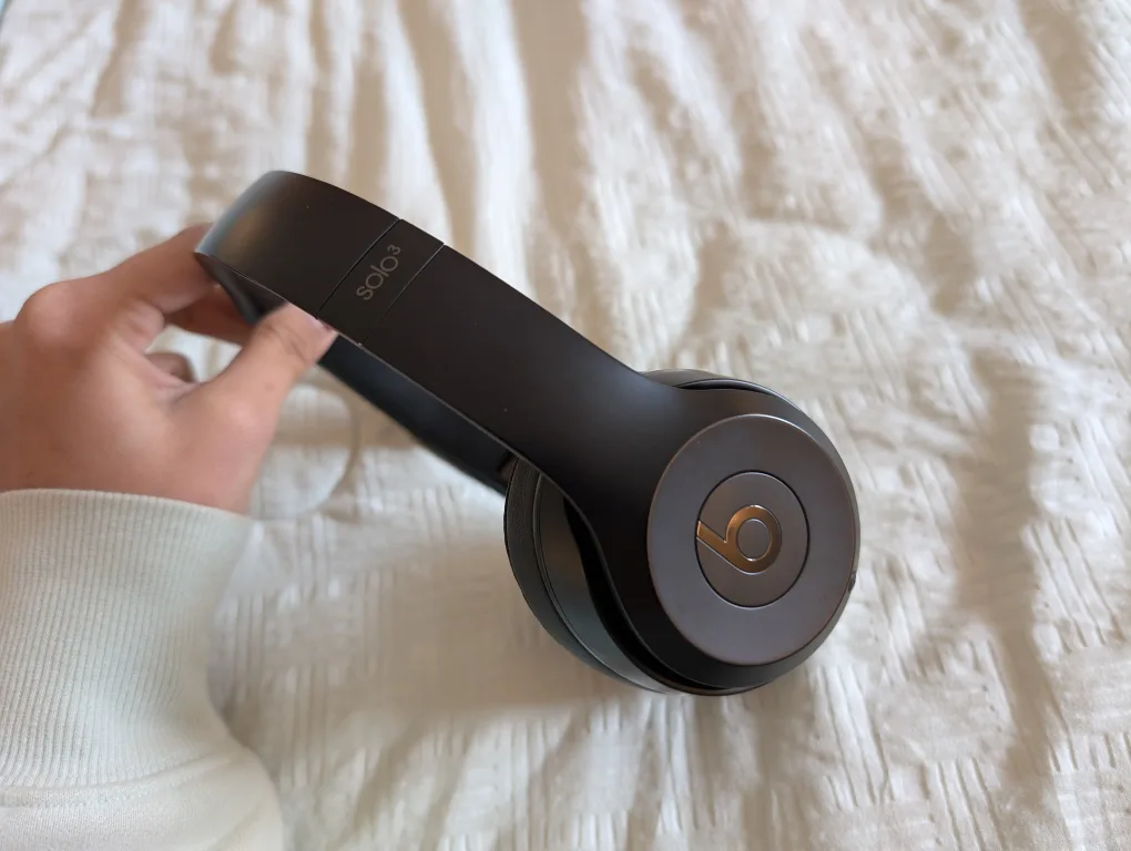 Beats Solo3 Wireless On-Ear Headphones - Black image indicator(2)