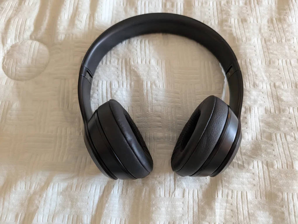 Beats Solo3 Wireless On-Ear Headphones - Black image indicator(3)