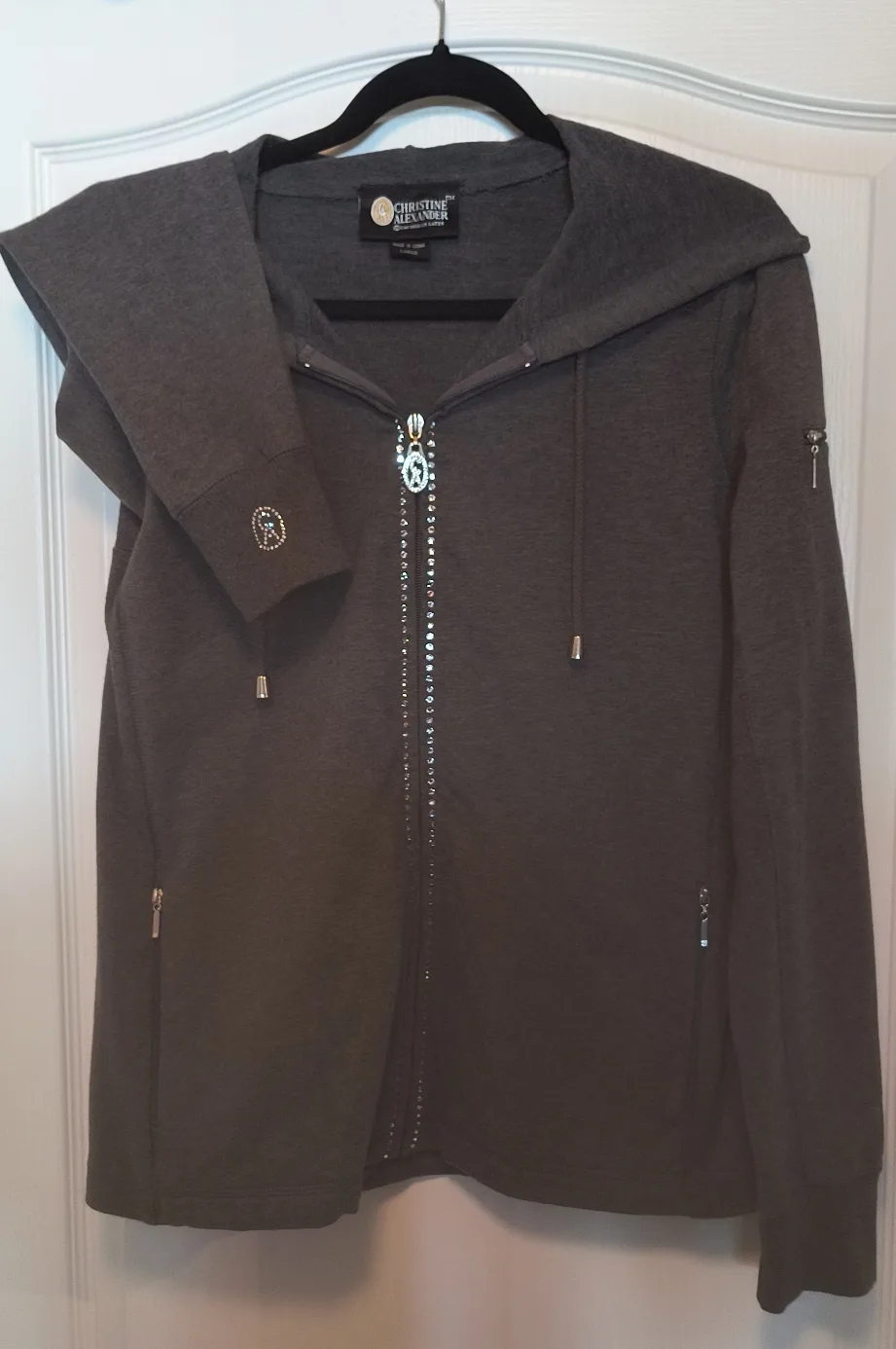 Grey Lounge Set with Swarovski Crystals image indicator(3)